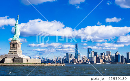 ニューヨーク 自由の女神とマンハッタンの摩天楼 ニューヨーク 自由の女神とマンハッタンの摩天楼 45939180