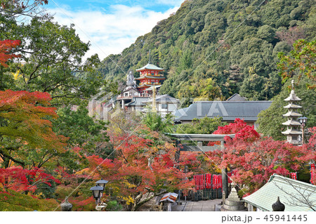 【信貴山 朝護孫子寺 本堂からの風景】 (紅葉) 奈良県生駒郡平群町信貴山２２８０ 45941445