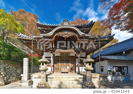 【信貴山 朝護孫子寺 経蔵堂】 (紅葉) (高解像度版) 奈良県生駒郡平群町信貴山２２８０ 45941543