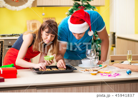 Young couple celebrating Christmas in kitchen  45941837