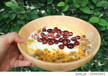 yogurt with fruit topping 45943041