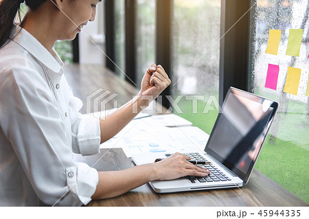 Sticky note paper reminder schedule board, Business woman accoun 45944335