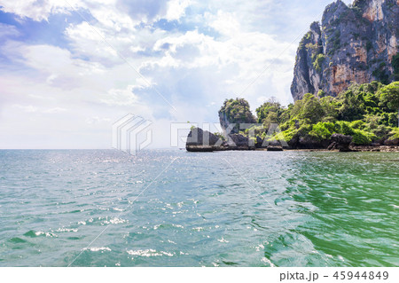 tropical karst rocks perfect for climbing Tonsai 45944849