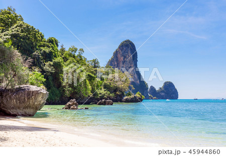 tropical karst rocks perfect for climbing Tonsai 45944860
