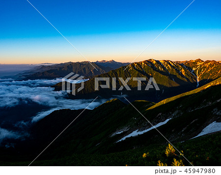 爺ヶ岳　夜明け 45947980