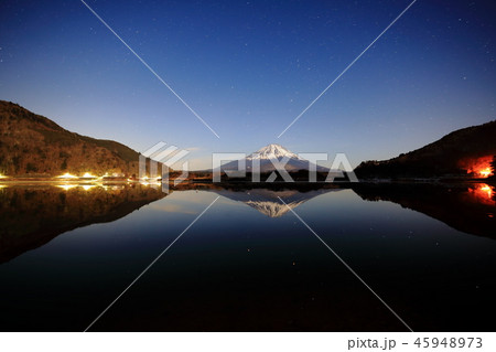 世界遺産 富士山 精進湖 夜景 世界遺産 富士山 精進湖 夜景 45948973