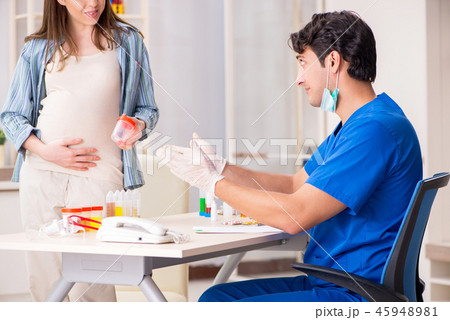 Pregnant woman visiting doctor for check-up 45948981