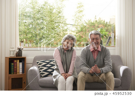 夫婦 高齢者 老人 45952530