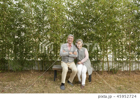 夫婦 高齢者 老人 45952724