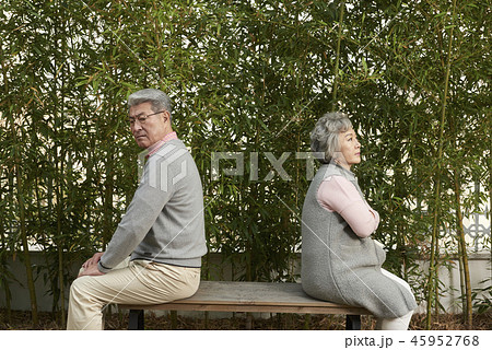 夫婦 高齢者 老人 45952768