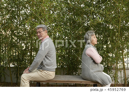 夫婦 高齢者 老人 45952769