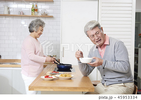 夫婦 高齢者 老人 45953334