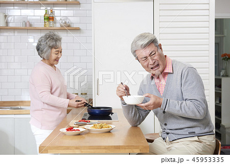 夫婦 高齢者 老人 45953335