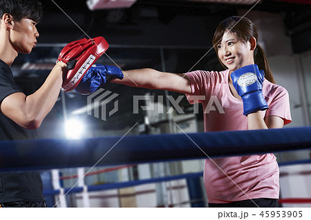 ボクシング キックボクシング 女性の写真素材