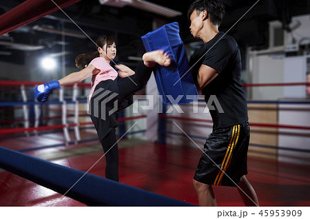 キックボクシング　女性 45953909