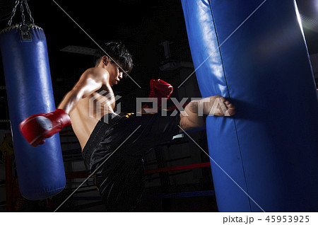 キックボクシング 男性 キックボクシング 男性 45953925