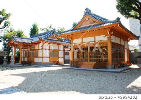 野見神社境内の高槻戎神社(奥)と能舞台(手前)(大阪府高槻市) 45954202
