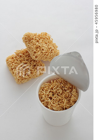 災害に備えた非常食や備品 災害に備えた非常食や備品 45956980