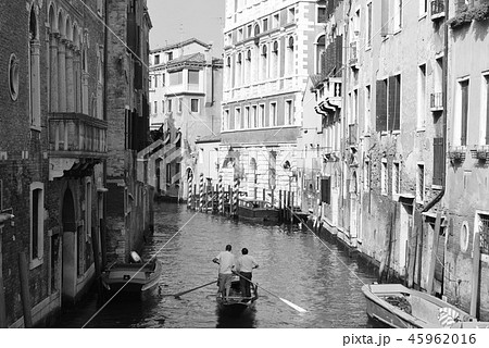 イタリア・ヴェネチアの船漕ぎ 45962016