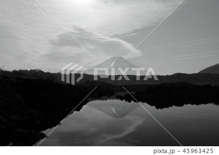 世界遺産 富士山 本栖湖 逆さ富士 原風景 世界遺産 富士山 本栖湖 逆さ富士 原風景 45963425