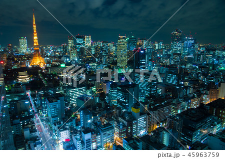 東京タワー 港区 夜景 街並み 東京 風景 空 雲 景色 観光名所 観光スポット デートスポットの写真素材
