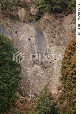 神奈川県厚木市広沢寺の岩場のクライミング 45964573