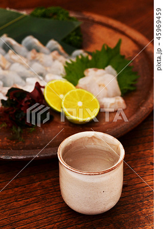 白身魚の刺身で乾杯 白身魚の刺身で乾杯 45969459