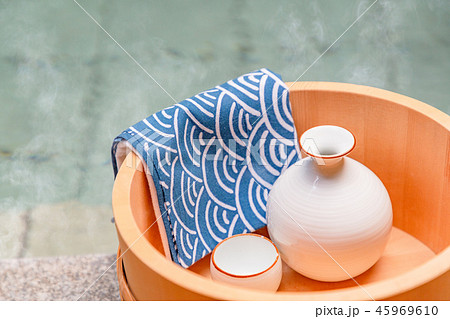 露天風呂と日本酒 露天風呂と日本酒 45969610