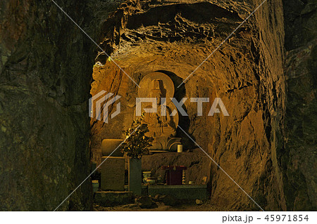 【岡寺 奥之院石窟】 奈良県高市郡明日香村岡 45971854