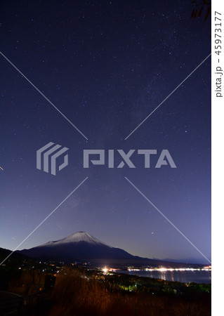 星空、山中湖と富士山 星空、山中湖と富士山 45973177