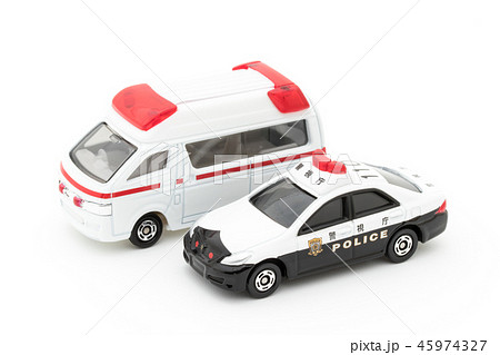 パトカーと救急車: police car & ambulance 45974327