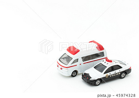 パトカーと救急車: police car & ambulance 45974328