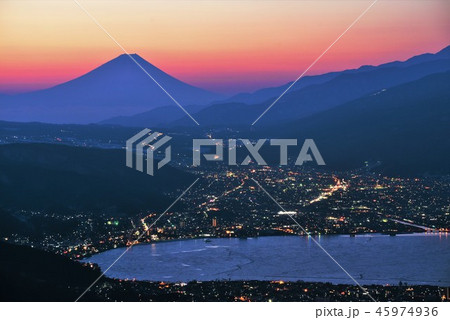 高ボッチ山より朝焼けの富士と諏訪湖の御神渡り 高ボッチ山より朝焼けの富士と諏訪湖の御神渡り 45974936