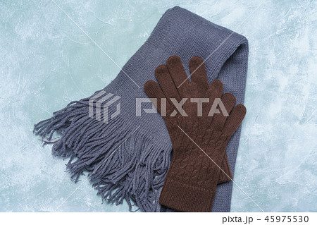 マフラーと手袋 45975530