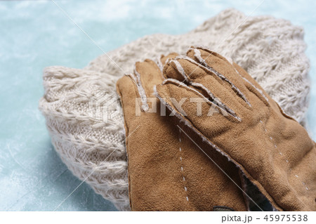 マフラーと手袋 45975538