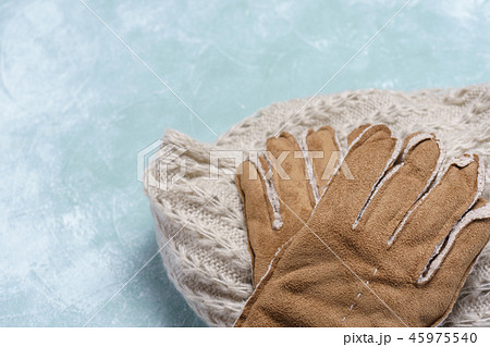 マフラーと手袋 45975540