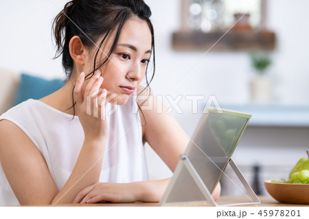 若い女性 45978201