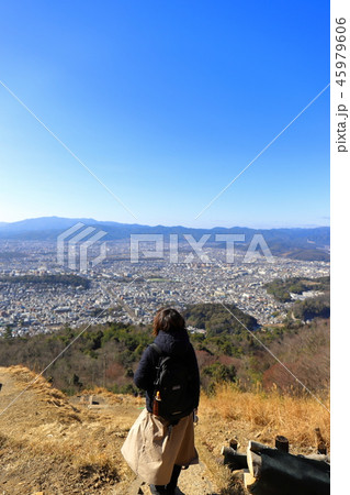 大文字山の頂上と女の子 大文字山の頂上と女の子 45979606