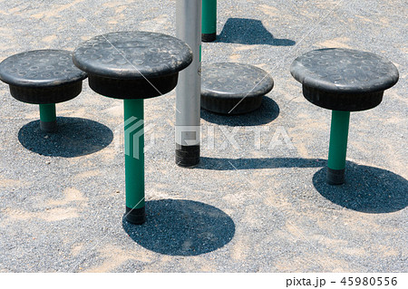 公園の遊具 45980556