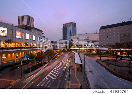 日本の川崎都市景観　「川崎駅西口」から川崎駅（中央西口）などを望む 45980764