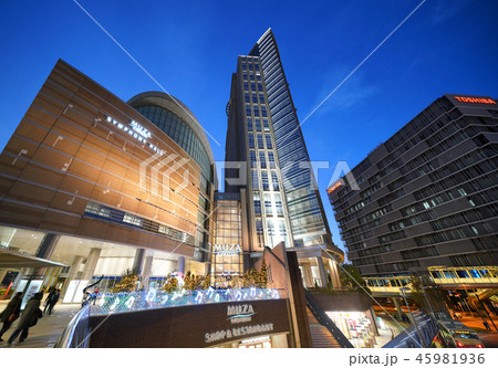 日本の川崎都市景観　「川崎駅西口」の街並みを望む（夜景） 45981936