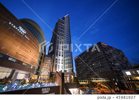 日本の川崎都市景観 「川崎駅西口」の街並みを望む(夜景) 日本の川崎都市景観 「川崎駅西口」の街並みを望む(夜景) 45981937