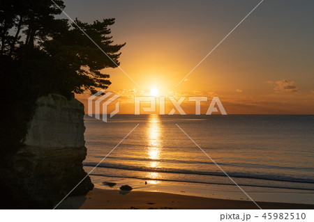 菖蒲田海水浴場の日の出 菖蒲田海水浴場の日の出 45982510