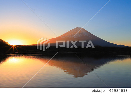 日の出と富士山　精進湖 45984653