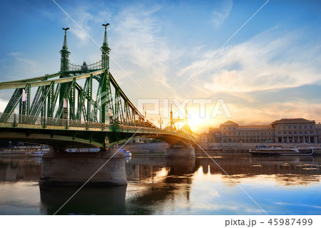 Bridge and university Bridge and university 45987499