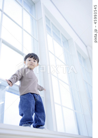 子供 遊び 韓国人の写真素材