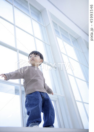 子供 遊び 韓国人の写真素材