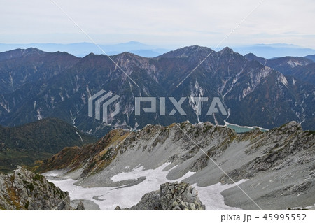 秋を迎えた立山 雄山山頂からみた氷河 45995552