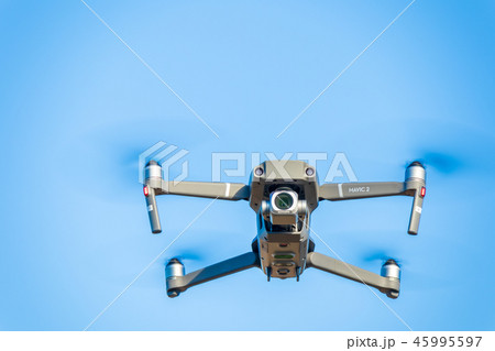飛行するドローン　MAVIC2 Pro 45995597