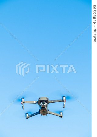 飛行するドローン　MAVIC2 Pro 45995598